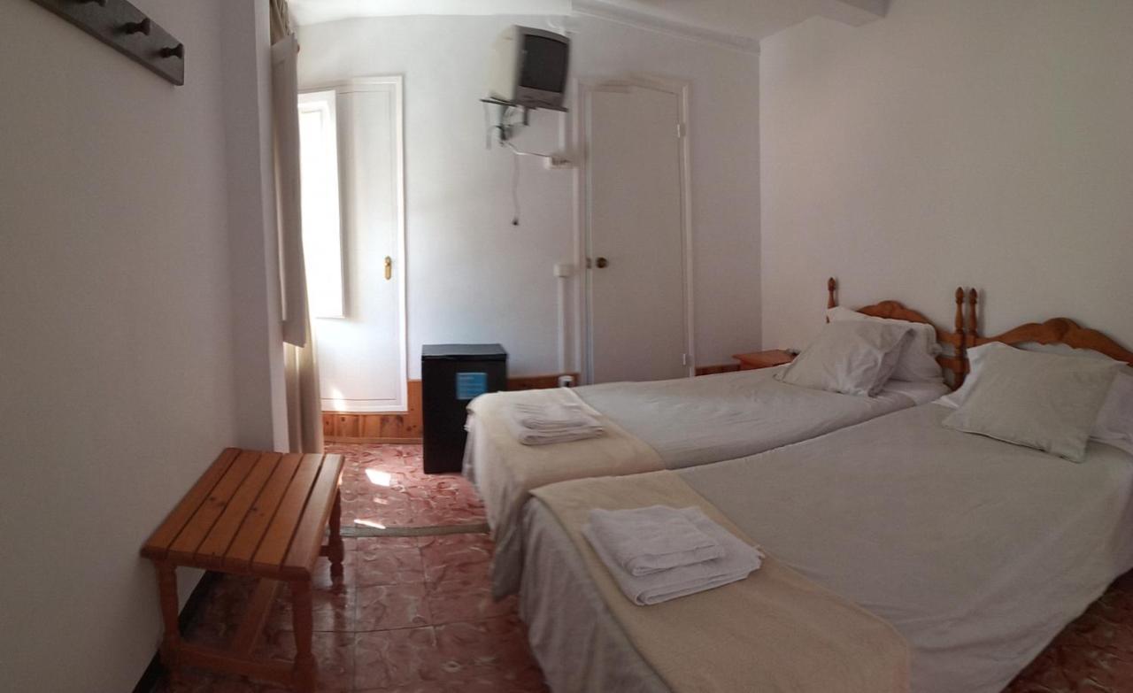 Hostal Fonda Cerdanya La Pobla de Lillet Luaran gambar